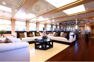2 Ladies Yacht - Interior
